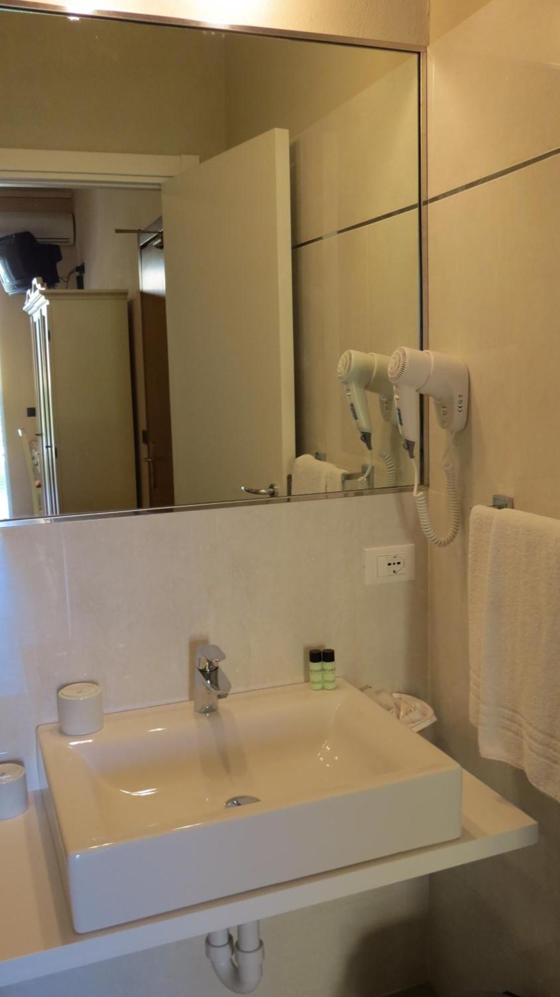 La Quiete Park Hotel Manerba del Garda Bilik gambar
